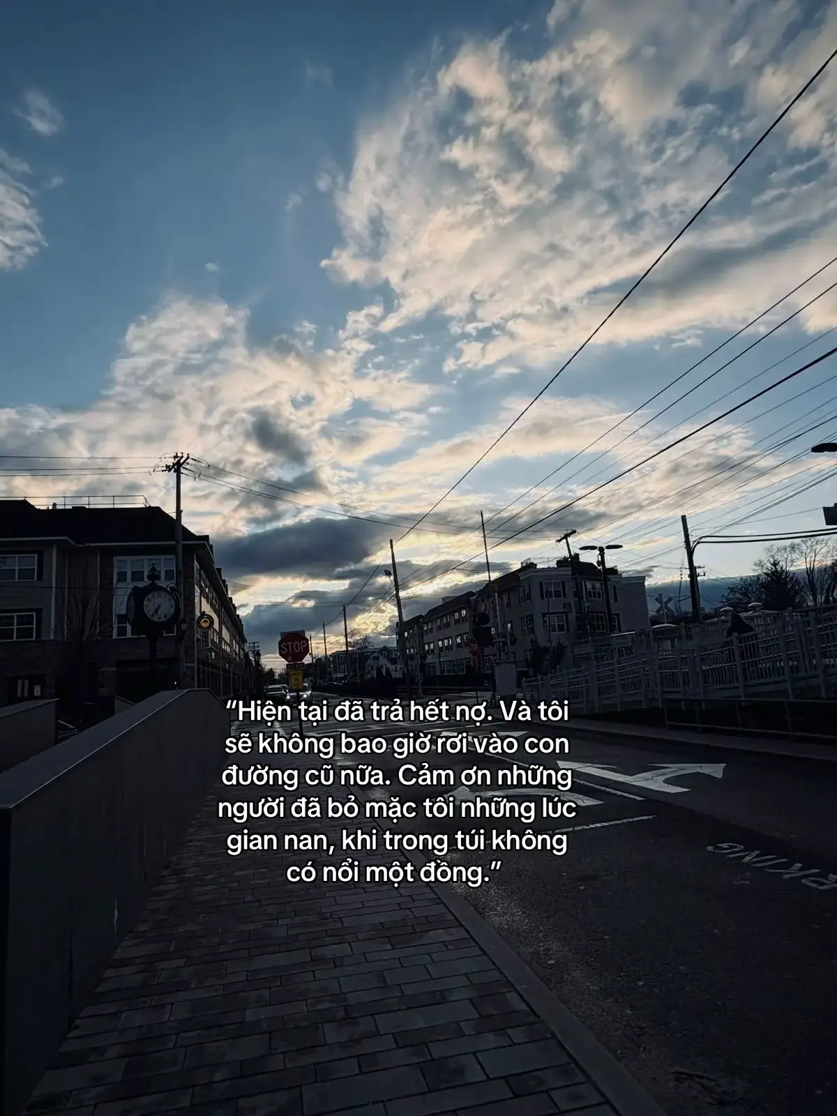 “Hiện tại đã trả hết nợ. Và tôi sẽ không bao giờ rơi vào con đường cũ nữa. Cảm ơn những người đã bỏ mặc tôi những lúc gian nan, khi trong túi không có nổi một đồng.” #xh #tâmtrạng 