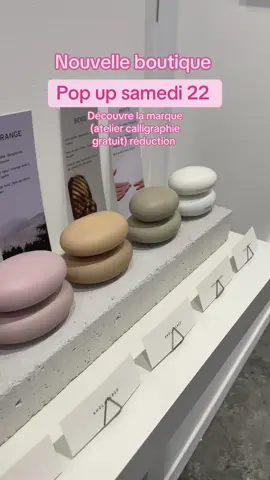 ✨ Nouvelle boutique de parfums japonais ✨ Une nouvelle adresse à découvrir à Paris ! Ce samedi 22, la boutique organise un événement spécial. 🖌️ Atelier de calligraphie gratuit 🧸 Machine à boule avec miniature aléatoire gratuite pour tout achat d’un parfum (Sinon : 8 € juste la machine) 🕙 Événement : 10h30 – 20h 📍 32 rue Richelieu, Paris La boutique est ouverte tous les jours, mais ce samedi est l’occasion parfaite pour découvrir leurs senteurs japonaises et profiter des activités proposées.