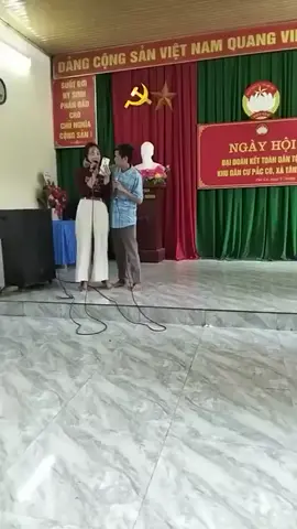 cháu ngoan bác Hồ động zục 