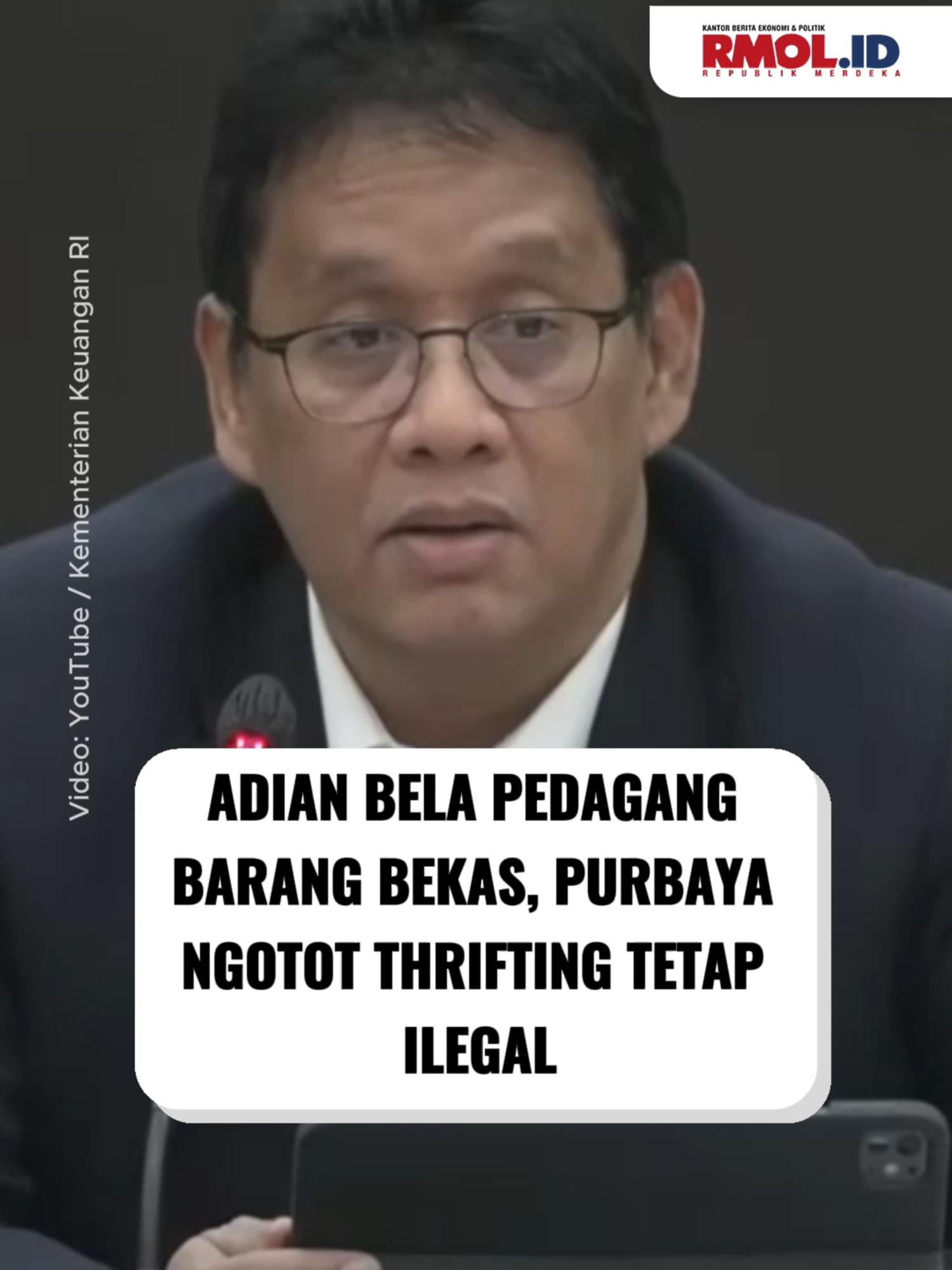 Menteri Keuangan Purbaya Yudhi Sadewa menolak permintaan para pedagang thrifting yang ingin aktivitas mereka dilegalkan dengan membayar pajak. Ia menegaskan masalahnya bukan pada kesediaan membayar kewajiban fiskal, melainkan karena barang yang dijual masuk secara ilegal. “Pokoknya barang masuk ilegal, saya berhentiin. Saya enggak mungkin buka pasar untuk barang-barang ilegal,” ujarnya di Jakarta, Kamis, 20 November 2025. Purbaya menyatakan tidak ada ruang kompromi. “Pokoknya masuk ilegal, saya tangkap.” Sebelumnya, Wakil Ketua BAM DPR Adian Napitupulu meminta pemerintah tidak gegabah menindak pedagang thrifting yang mencari nafkah di tengah sulitnya lapangan pekerjaan. Adian bahkan menyebut dirinya pengguna barang thrifting, mulai dari kacamata hingga celana. Video Editor: Andre Rangga #rmol #republikmerdekaonline #kementerian #keuangan #kemenkeu #indonesia #purbayayudhisadewa #trifthing