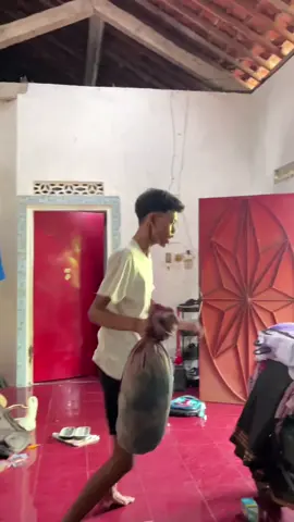 Jare kon mbayangke kim🤣 #cahnjeblug 