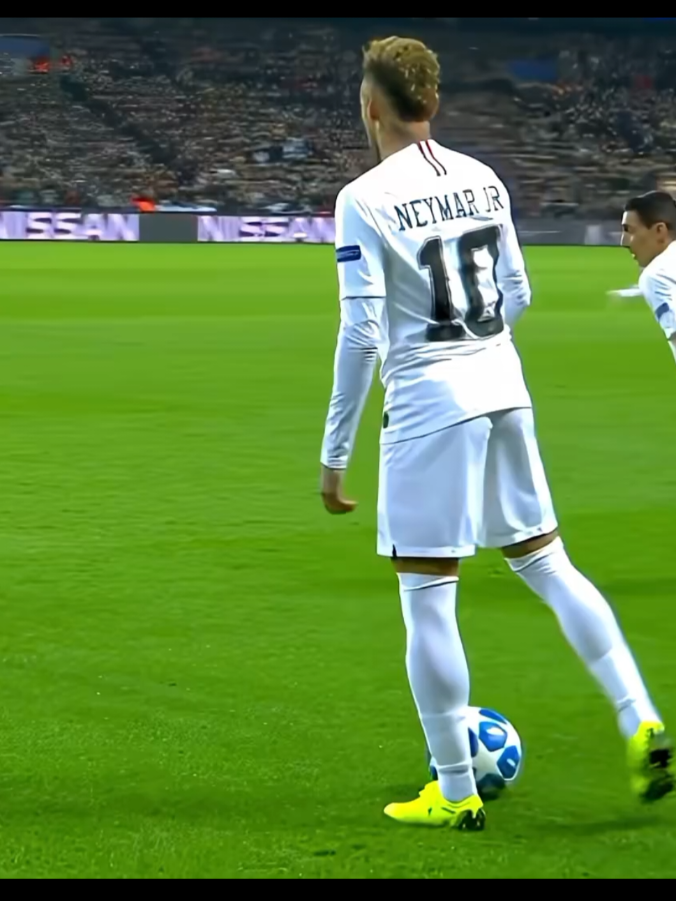 skill of Neymar #neymar #neymarskills #neymarjr10 #footballskills #viral 