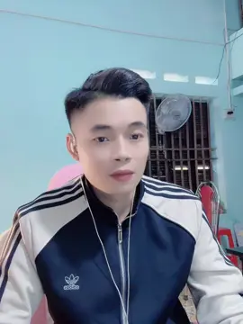 Thiệp Hồng Sai Tên 