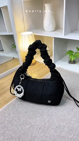 Puffer Tavie Bag by @Westbronco.id 😍🖤 #taswanita #pufferbag #shoulderbag #slingbag #westbronco 