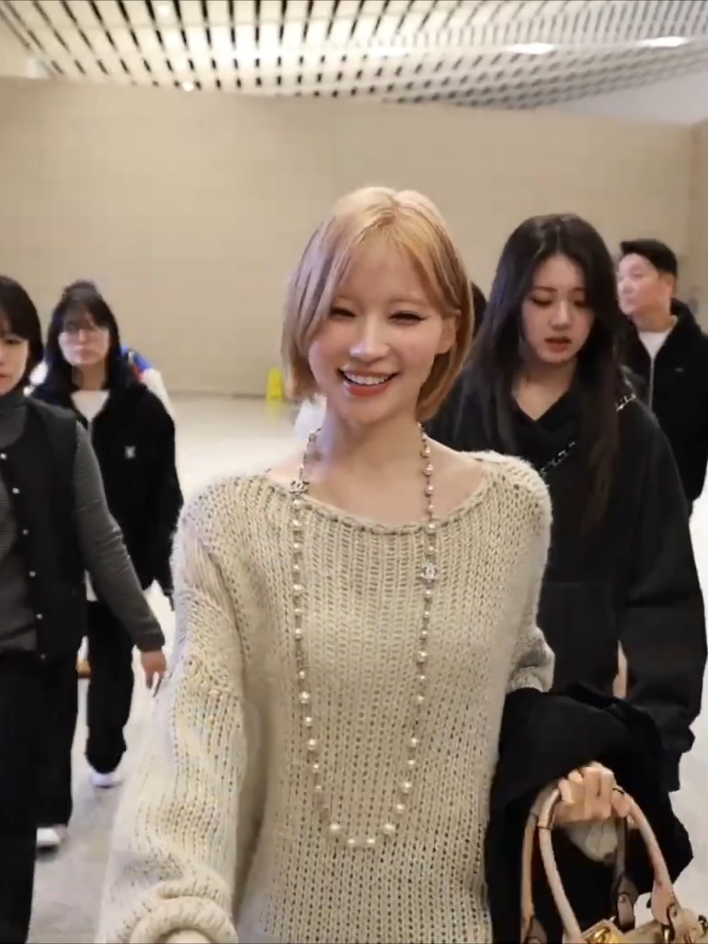 Tiba-tiba banget cewe Jepang satu ini ganti kepala😭❤‍🔥 Babymonster at the airport today  #asa #enamiasa #babymonster #베이비몬스터 #fyp 