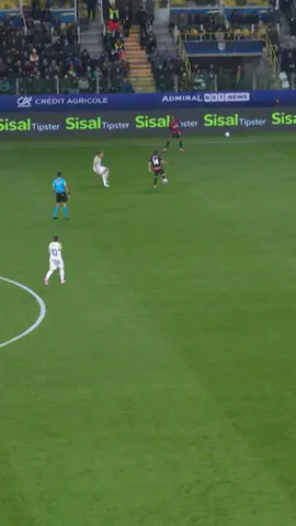 Semplicemente #Modric 😍 #acmilan #tiktokfootball #TikTokCalcio #seriea ❤️🖤⚽️