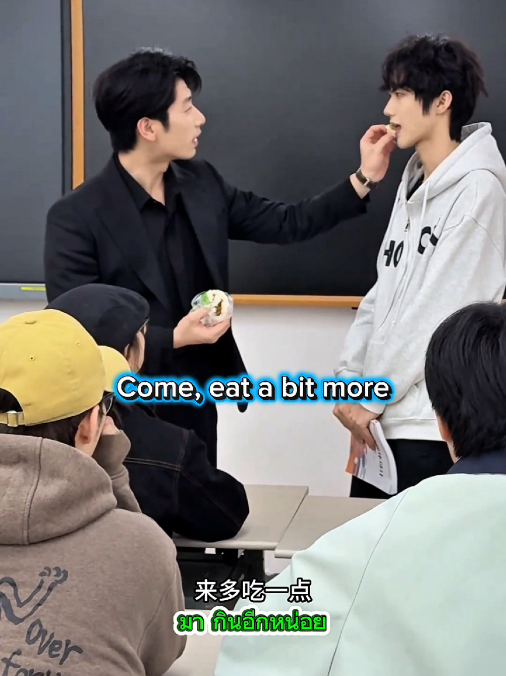 เมื่อมีนักเรียนแอบกินอาหารในห้องเรียน #cutecouple #blmoments #teacherstudent #cuteguy #creatorsearchinsights 
