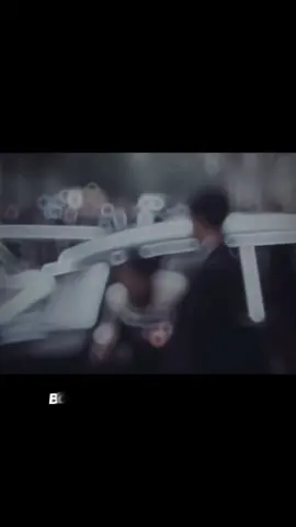 Ngày 27 tháng 1 năm 1973, Hiệp định Paris chính thức được ký kết, chấm dứt cuộc chiến tranh kéo dài và mở ra một kỷ nguyên hòa bình cho Việt Nam. Bà Nguyễn Thị Bình đã đặt bút ký vào bản Hiệp định này, và mỗi khi nhắc lại sự kiện trọng đại đó, bà vẫn không khỏi xúc động. Bà chia sẻ rằng, khi ký vào Hiệp định Paris, bà nhớ đến những đồng bào và chiến sĩ đã hy sinh trong cuộc chiến tranh gian khổ. Bà xúc động kể lại: “Khi đặt bút ký vào bản Hiệp định chiến thắng, nghĩ đến những đồng bào, đồng chí ngã xuống, mắt tôi bỗng nhòe ướt.” Hiệp định Paris không chỉ là một chiến thắng trong đàm phán mà còn là một minh chứng cho lòng kiên trì, bản lĩnh và sự đoàn kết của nhân dân Việt Nam trong cuộc đấu tranh giành độc lập. Chính bản Hiệp định này đã mở đường cho việc chấm dứt chiến tranh và xây dựng lại đất nước sau bao nhiêu năm tháng chiến đấu đẫm máu. Đây là một thắng lợi ngoại giao vĩ đại và mãi mãi gắn liền với tên tuổi của bà Nguyễn Thị Bình. #lichsuvietnam #lịchsửviệtnam #chientranhvietnam #vietnam #foryou 