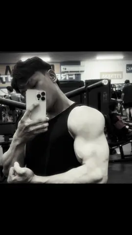 😔🥀 #GymTok #physique #xuhướng #thaydoibanthan 
