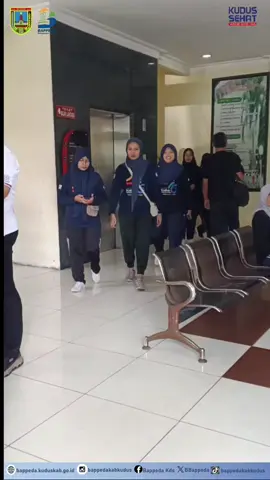 Gerakan Ayo Belanja ke Pasar Tradisional di Kudus mengajak seluruh masyarakat untuk kembali meramaikan pasar rakyat sebagai pusat ekonomi kerakyatan, sekaligus mendukung pedagang kecil agar tetap berdaya di tengah persaingan pasar modern. Dengan berbelanja di pasar tradisional di Kudus minimal Rp.50.000,- per ASN, kita tidak hanya mendapatkan harga terjangkau dan produk segar dari petani serta UMKM lokal, tetapi juga turut menjaga keberlangsungan ekonomi daerah, memperkuat hubungan sosial, serta melestarikan tradisi dan kultur transaksi yang sejak dulu menjadi karakter khas masyarakat Kudus.