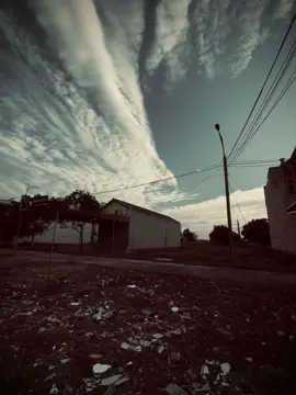 一旦放手，就不要回头，即使后悔，也无法回头。