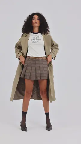 Doar noi ne simtim de 100 de ori mai cool cand purtam trenci? 🫣 Shop the look: 🔎Trenci LC Waikiki: W55507Z8-KEL #lcwaikiki 🔎Tricou Marks & Spencer: T41-2130C-Z4 #marksandspencer 🔎Fusta Koton: 5WAK70135EW-5C1 #koton 🔎Pantofi Mango: 17044117-96 #mango #fashiondays   