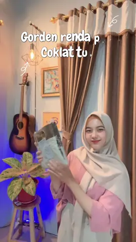 Gorden renda coklat , bikin suasana rumah mu jadi lebih hangat . Bisa beli satuan atau paket hemat nya sekalian 