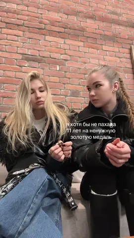 на даче в шкафу пылится… зато в красной коробочке…