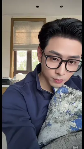 21-11-2025 Live broadcast 1. On December 5th, he will play with Liu Xiyu. 2. He dislikes Guangdong herbal tea (Xue Ziqi's hometown). 3. Cao Tiankai praised Xue Ziqi for her skill in cooking, especially her chicken soup.😁👍😆  4. Xue Ziqi  share recipes with fans.  #caotiankai #caotiankai曹天恺 #xueziqi #caotiankaigirlfriend #actorchinese 