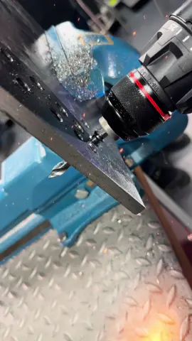 3in1: Bohren - Gewinde schneiden - Senken! Bosch EXSB 18V-150 und Ruko UltimateCut Kombi-Maschinengewindebohrer HSS. @boschprofessionaluk  #boschprofessional #boschpowertools #ruko #tools #workshop 