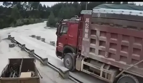 Hỏng cả cân thì chịu #xuhuongtiktok #xuhuong #xetai #xeben #viral 