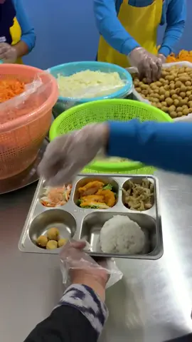 siapa yang minta Katsu kemaren 😄😄 #mbglovers❤️ #sppg #makangratis 