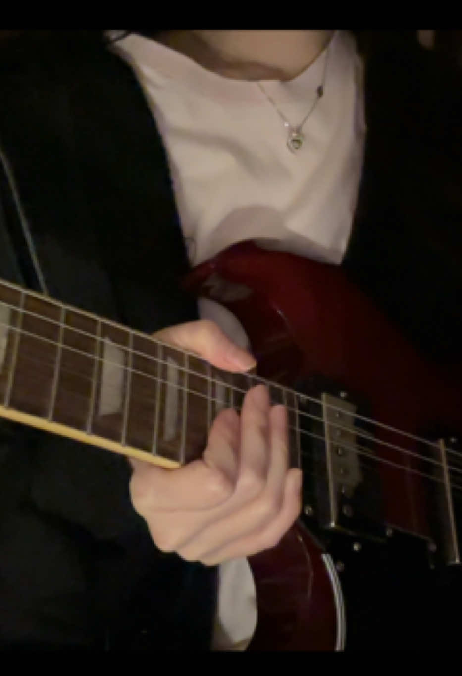 Seberapa Pantas - Sheila On 7 ( App name : Strum ) #guitarcover #indonesia #guitartok #foryoupage #electricguitar 