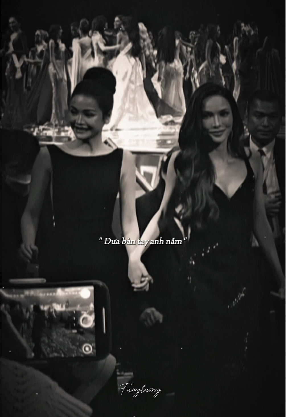 Thật ra ngày xưa chúng ta hay thấy Englot khi tham gia các chương trình mà không phải họ là nhân vật chính, thì họ thường sẽ ít giao tiếp, hạn chế chiếm spotlight. Nhưng có lẽ bây giờ, cách để hạn chế drama nhất, tất cả các nhà đều vui vẻ nhất và chính 2 bạn cũng cảm thấy thoải mái nhất đó là muốn nói cứ nói, muốn cười cứ cười, muốn nắm tay nhau cứ nắm, muốn dắt nhau đi gặp ai cứ gặp. Vậy thôi, quan trọng là 2 bạn muốn là được 🤍 #englot #อิงล็อต #engfa #charlotteaustin #อิงฟ้าวราหะ 