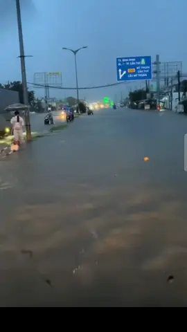 nghe như là vì nước vì dân  nhưng dân làm đồng nào là muốn xào đồng đó ra trăm thứ thuế. lực phát liên tục 