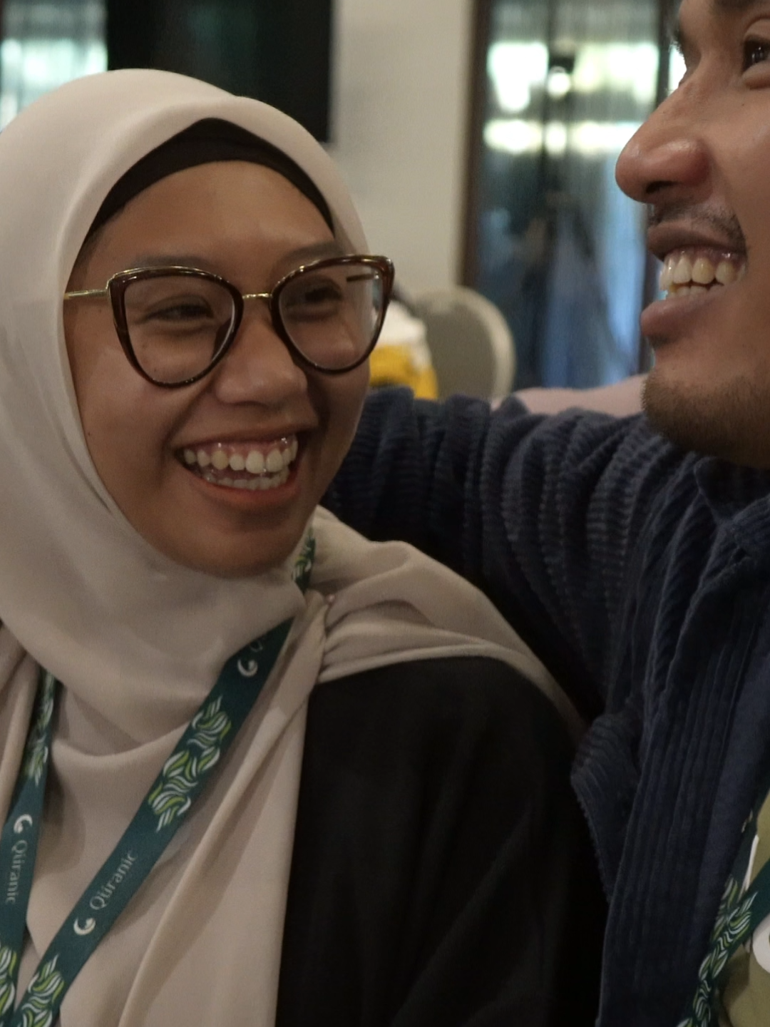 Pak.. sudahkan menjadi cerminan yang baik untuk pasanganmu? Tag istrimu dan ungkapkan satu kata untuknya! informasi lebih lanjut cintaquran.com | 0811-1102-011 #muslim #keluarga #quranic #familycamp #romantis #harmonis #istri #suami #pasangan #bahagia