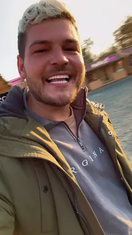 Neataa, de la Revenealand ❤️ Ne vedem pe 29 noiembrieee sa aprindem luminitele de Craciun de la ora 17:00❤️ #daticureveneala 