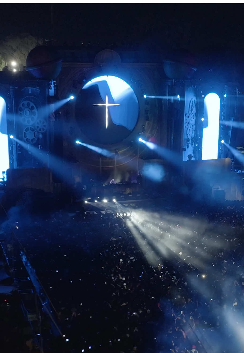 Música electrónica, fe y unidad en una noche que pasará a la historia. DREAMFIELDS - 16.NOV.2025 📍Puebla, Mexico. TRACK ID: Granito de Mostarza @El Obama Carlos Anderson  Padre Guilherme ft. @KYD3N (releasing soon) #mexico #music #dj #electronicmusic #padreguilherme 