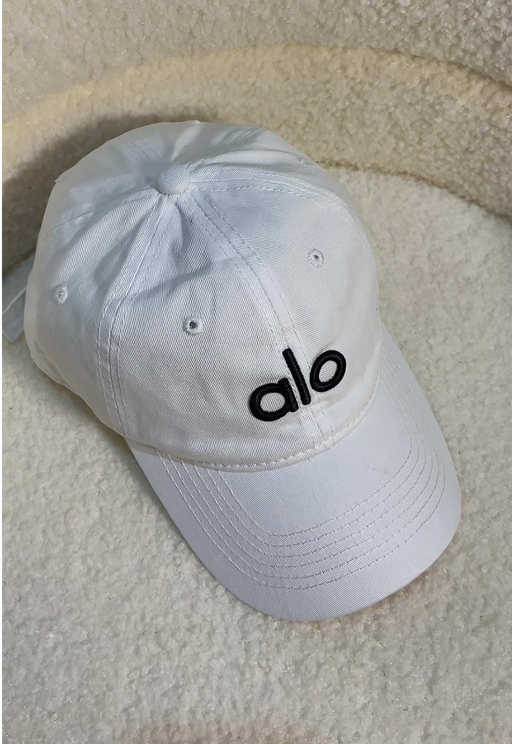 Finally, nakahanap na ko ng alo cap na sobrang affordable at ang ganda ng quality.✨😍 #alo #alocap #capforwomen #capformen #cap   