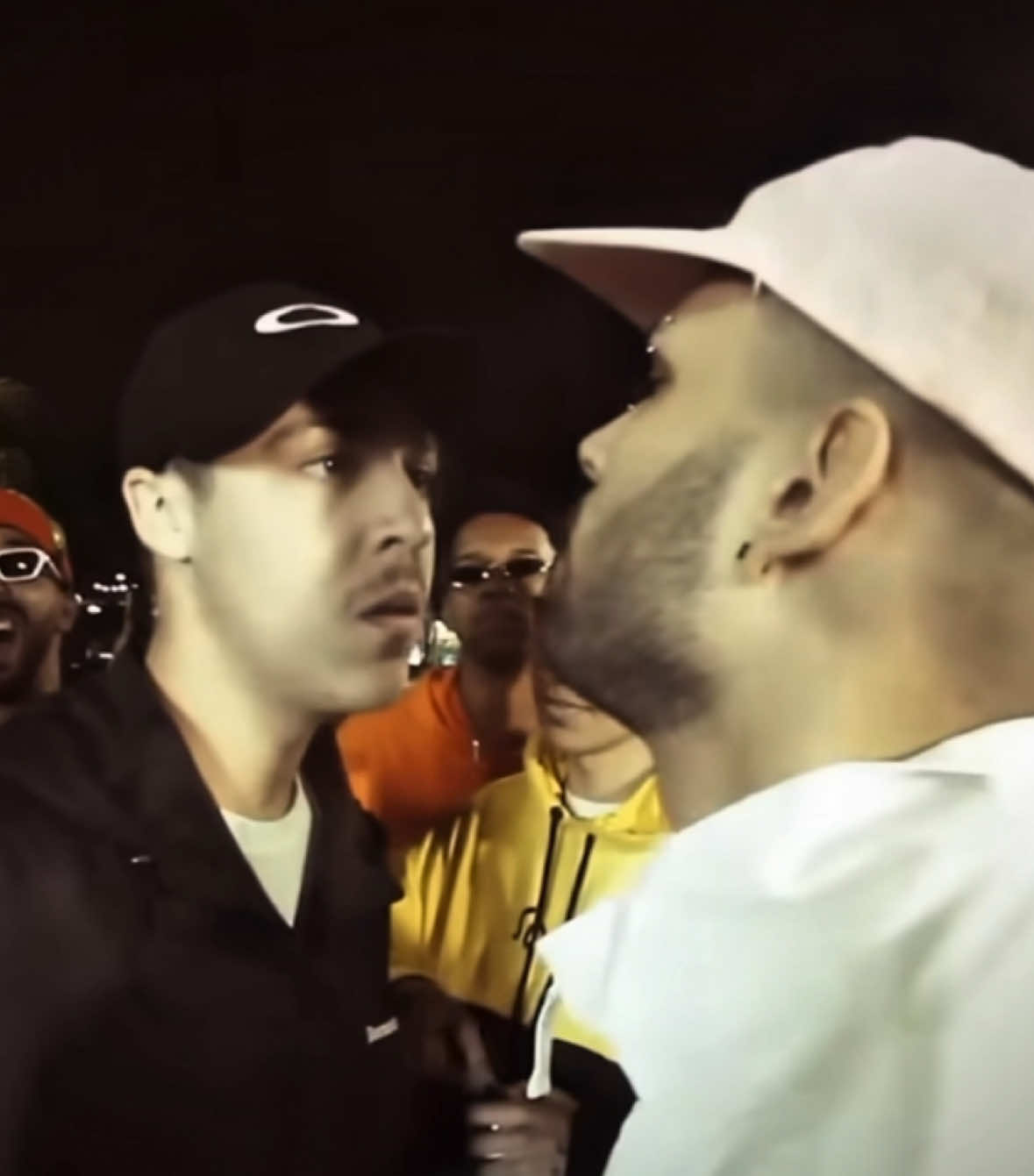 “Esqueça aqui eu não sou o Guinho, fala denovo…” @Kant @Salvador Da Rima @ravenamesmo  Créditos de imagem: Batalha da Aldeia e Podmestre. #batalhadaaldeia #salvador #kant #ravenamc #fyp 