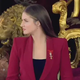 Red is its color 👸🏼❤️🇪🇦 La princesa Leonor hoy 21/11/2025 #paratiiiiiiiiiiiiiiiiiiiiiiiiiiiiiii #princessleonor #princessleonor #foryoupage #leonordeborbon 