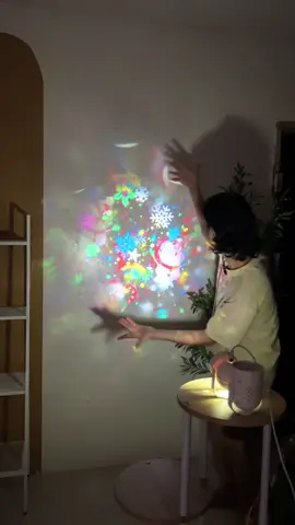 Mini projector light para level up ang christmas decor natin sa bahay #christmasdecor #christmasprojector #miniprojector #projectionlight #christmaslights 