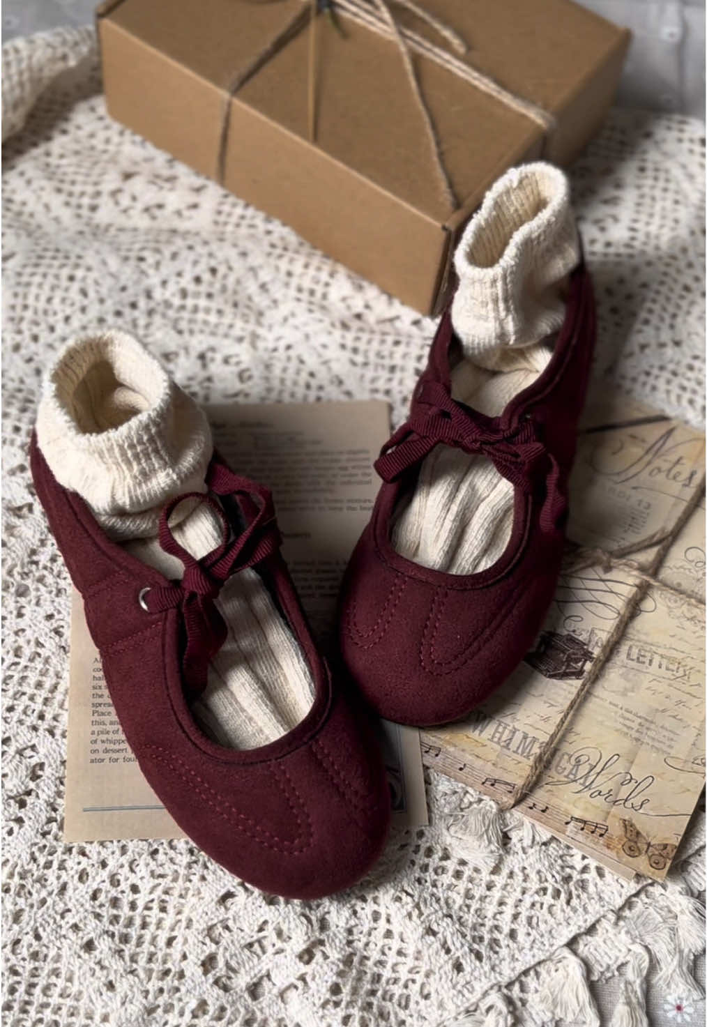 Phối đồ cùng với giày sục da lộn, Outfit Noel và Tết cho các nàng nè  #phoidoxinh #giaysuc #giaybet #noel #reviewgiaydep  @Heo em Giày Xinh 