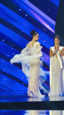 Just look at that turn #ahtisamanalo #missuniverse 