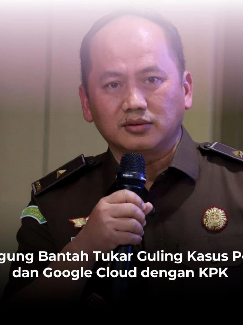 Kejagung Bantah Tukar Guling Kasus Petral dan Google Cloud dengan KPK Kejagung membantah ada tukar guling penanganan kasus dengan KPK. Kejagung mengatakan belum ada keputusan resmi pelimpahan penanganan dugaan korupsi Google Cloud di Kemendikbudristek dari KPK ke Kejagung dan pelimpahan dugaan korupsi minyak di Petral dari Kejagung ke KPK. 