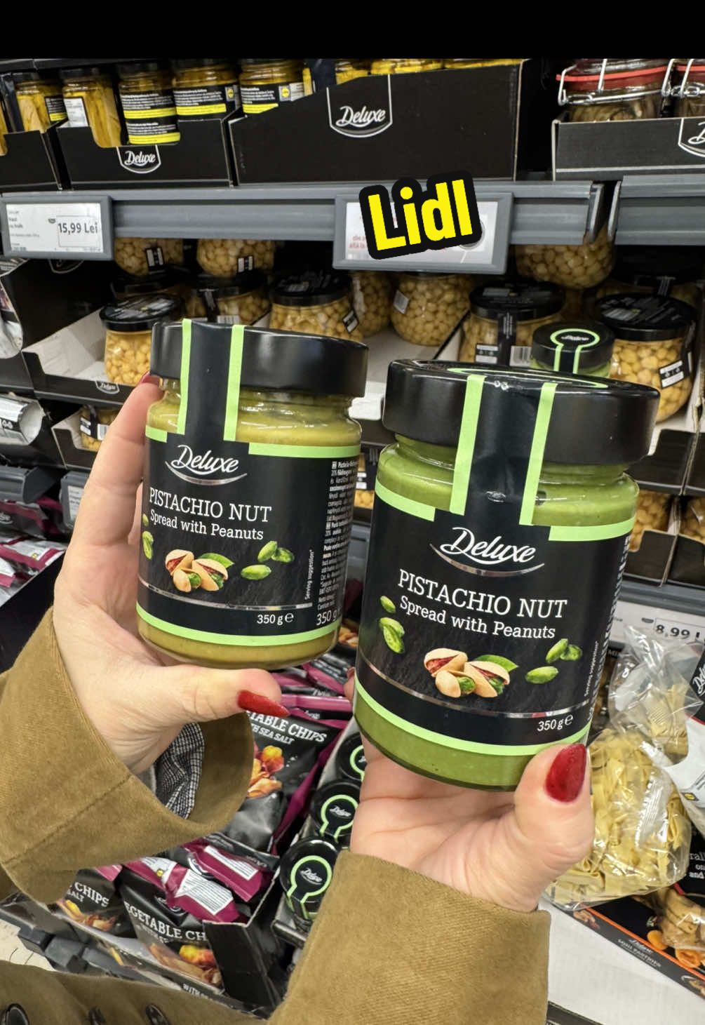 Sa imi explice cineva diferenta de culoare? 😳 Borcanele avand aceeasi compozitie.  @Lidl Romania  #lidl #pistachio #difference #cumparaturi #tiktokfood 