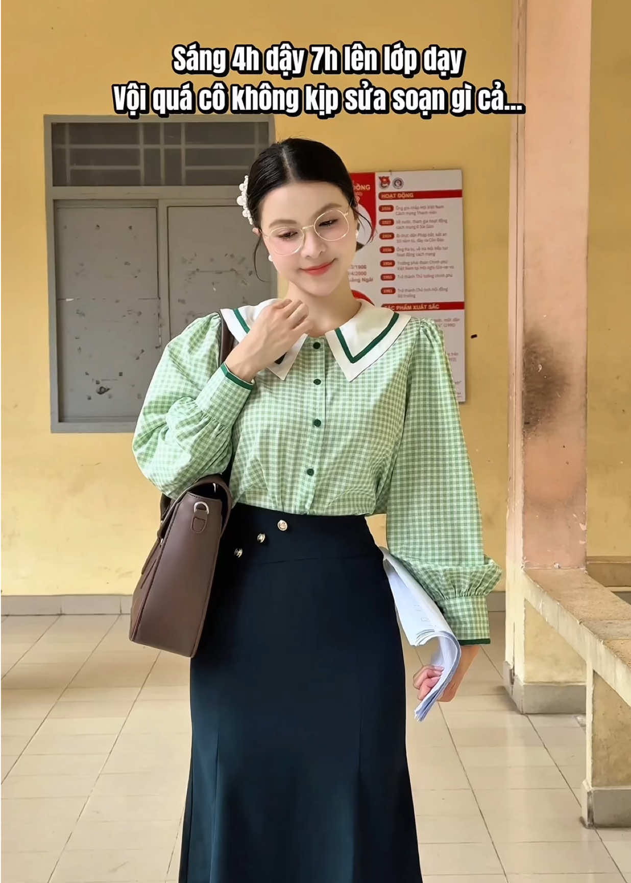 Ra ngoài vội quá không kịp sửa soạn 🥰🥰 #setdocongso #aokieunu #chuu #giaovien #giaoviengenz 