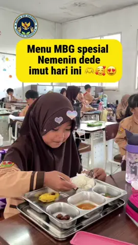 pak Prabowo🙌🫶, terimakasih telah menciptakan program makan bergizi,yang sangat di butuhkan dan memenuhi nutrisi harian dan mewujudkan anak anak Indonesia yang sehat dan kuat 💌 #mbg #makanbergizigratis #prabowo #fyp 