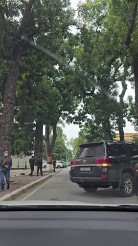 Lần đầu tiên dẫn ck đi thăm lại nơi chắp cánh cho ước mơ của mình. Trường vẫn đẹp, vẫn xanh mát, vẫn mang nhiều kỉ niệm như vậy ❤️ #C500#T01#HVANND