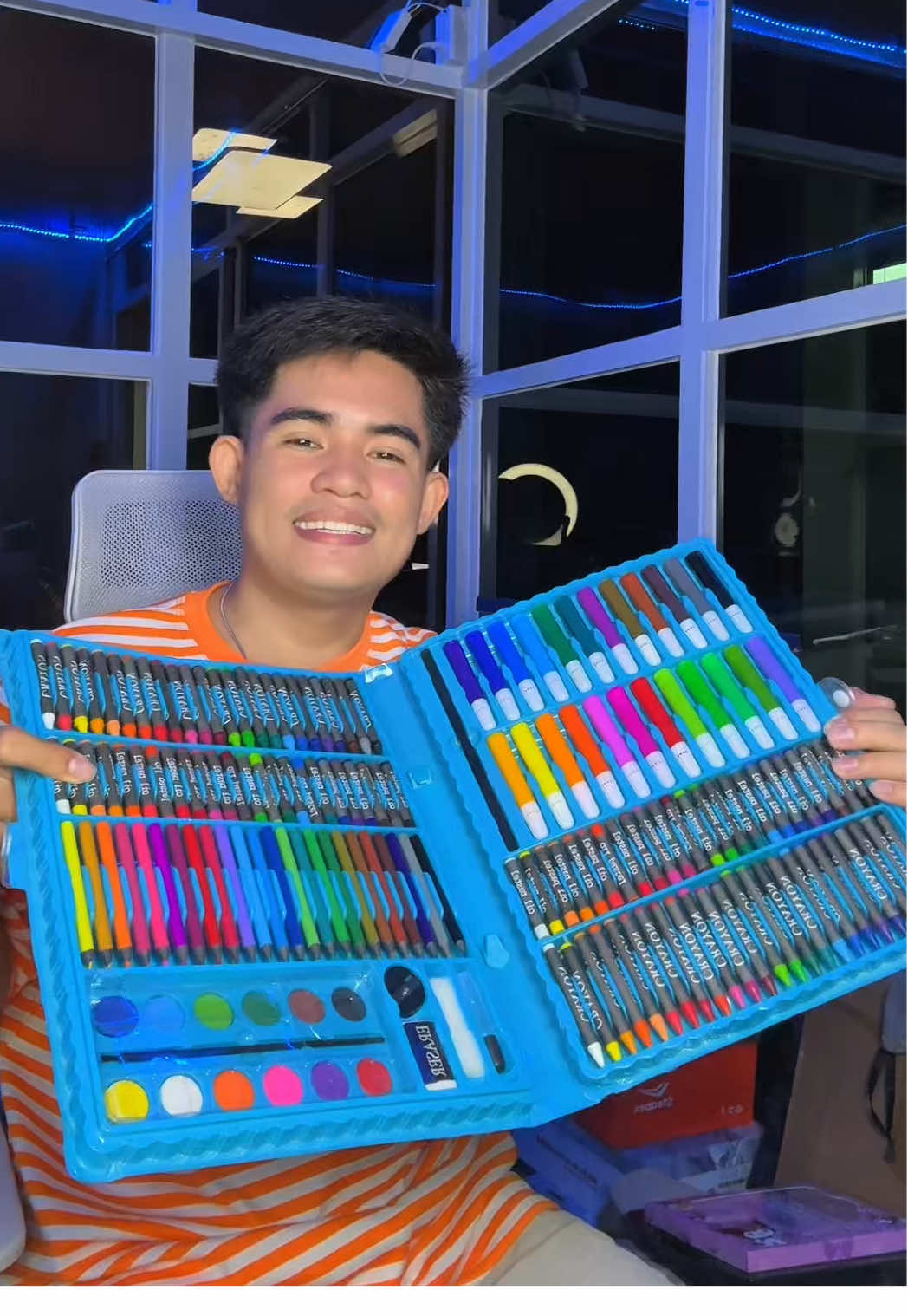 Ang dami neto, pero apakamura lang, kaya sulit! #artsetmaterials #artmaterials #168pcsartset #giftforkids #giftidea 