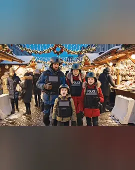 Auf dem Weihnachtsmarkt.#papa #mama #kinder #weihnachten #spaß 