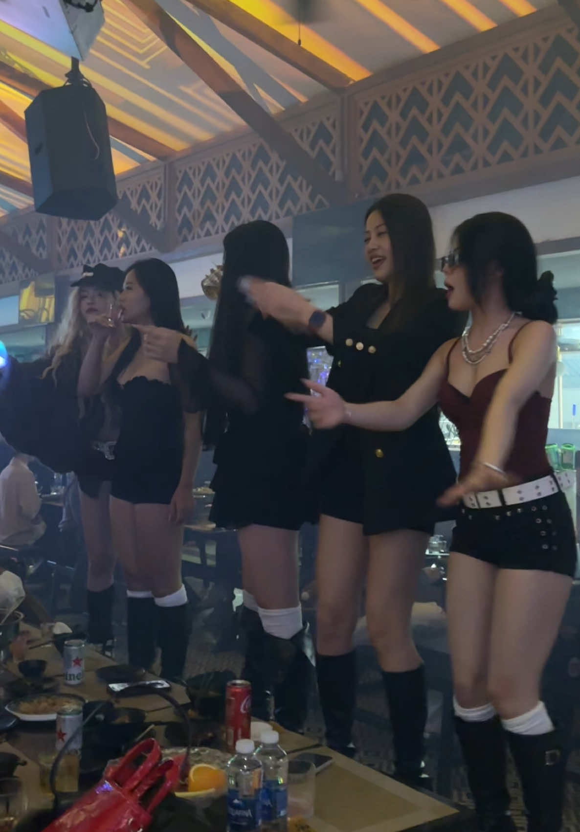 Nhạc thì chill, khách thì feel 🥰 #marchbeergarden #marchedalat #dalat #beergarden 