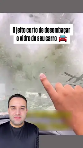Como desembaçar o vidro do carro usando o ar-condicionado corretamente! 🚘 . 1️⃣ Ligue o ar-condicionado na velocidade máxima. 2️⃣ Ajuste a temperatura, comece com o ar frio para tirar a umidade e depois mude para o ar quente. 3️⃣ Deslique a recirculação de ar para que o vento de fora entre e ajude a desembaçar o vidro. 4️⃣ Direcione o fluxo de ar para o para-brisas. . ✅ Dica bônus: mantenha o interior do carro seco, não deixe objetos úmidos dentro do carro. . #dicas #automobilismo #automoveis #carros #arcondicionado 