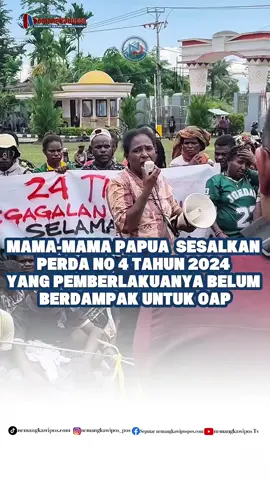 TIMIKA, nemangkawipos.com- Mahasiswa dan mama mama asli Papua menggelar demonstrasi dalam menuntut Pemerintah Daerah untuk secara maksimal mensosialisasikan serta pemberlakuan Perda No 4 Tahun 2024 tentang Perlindungan dan Pemberdayaan Usaha Mikro Kecil dan Menengah (UMKM), khususnya bagi Orang Asli Papua (OAP).  aksi demonstrasi tersebut dilakukan pada Jum'at, 21/11/2025 di halaman Gedung DPR Kabupaten Mimika.  Demo tersebut dilakukan mengingat Pemberlakuan Perda No 4 Tahun 2024 yang pelaksanaannya dinilai belum maksimal dan belum memberikan dampak yang signifikan bagi pelaku UMKM Orang Asli Papua.  #perdano4tahun2024 #otsus #demonstrasimahasiswapapua #dprkmimika #pemdamimika 