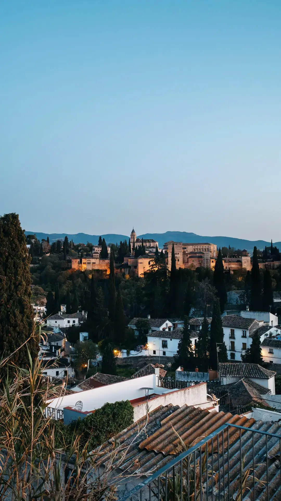 عائدون أمتي لا تيأسي .. #الاندلس  #قرطبة  #قصر_الحمراء 