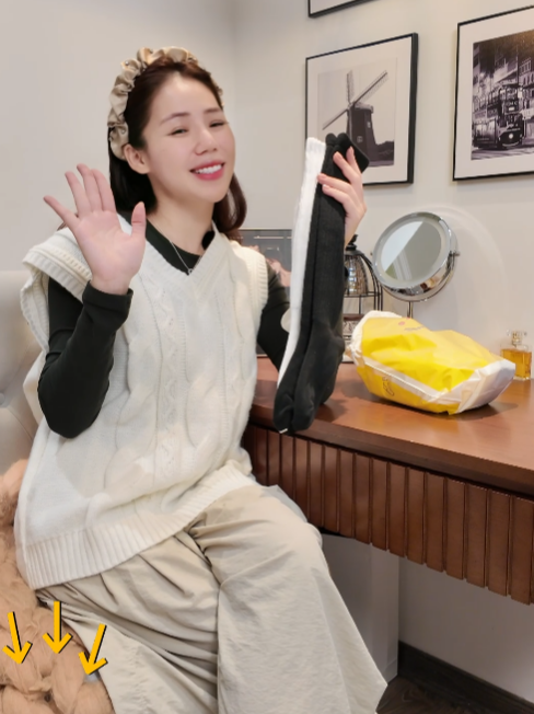 Tất không chỉ ấm mà còn thời trang nữa nhaa #huongly #tiktokshop #review #tat #tatsockworld #tatnamnu #tatvonamnu