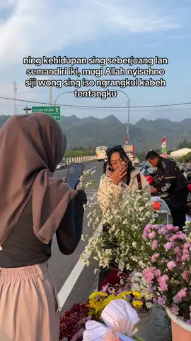 Jan lupa mampir neng Winel Florist💐🪻💖 Harga mulai 10ribu 📌 Lokasi : Barat Jembatan Ayah (Perbatasan Clcp-Kbmn), sore Start jam 15.00-selesai, follow ig:winelfloristwel untuk  tau update an terbaru💖 💖 Winel Florist💐 #flowers #freshflowers #buketbunga #boutique #florist #winelflorist #nusawungu #kroya  #cilacap #cilacap24jam #ngapak #fyp #foryou #foryoupage #viral #xybca #fyppppppppppppppppppppppp #fypシ #masukberanda #xyzbca