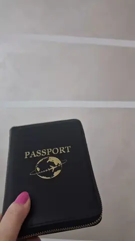 Custodia passaporto con blocco RFID #custodia #passaporto #rfid #tiktokshopblackfriday #spacchettaleofferte 