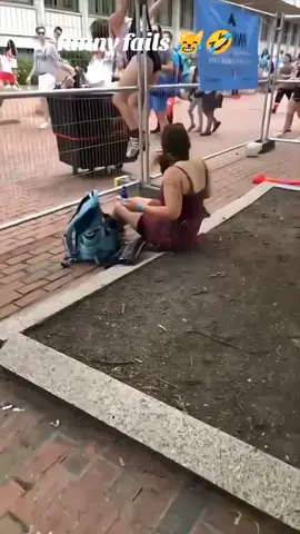 funny fails video 😹🤣.. #funnyfails #funnyvideos #funnypranks #laughing #trynottolaugh #viral #pranks #videos #viralvideo #justforfun #foryoupage 