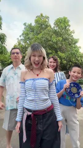 ไม่ว่าจะเทศกาลไหนแค่ได้อยู่กับคนที่รักแบบนี้ก็ทำให้ยิ่งพิเศษขึ้นไปอีกกก 💕🥰 #OreoTH #โอรีโอกล่องเหล็ก #LiveOutlandish 